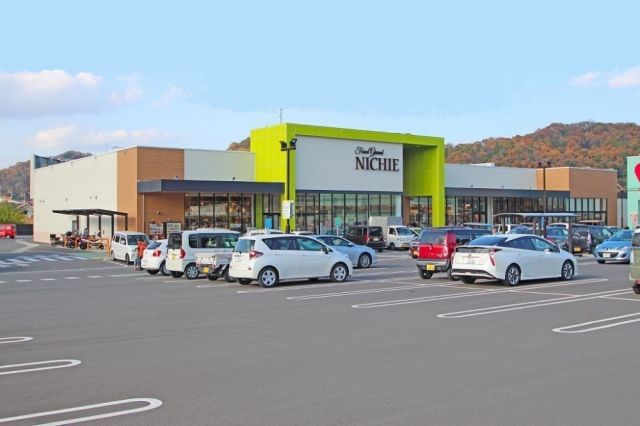 スーパー　フードグランニチエー三成店（スーパー）まで675m