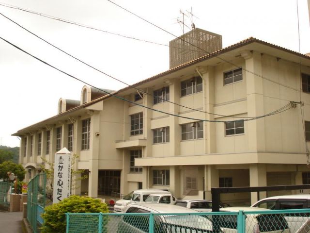 小学校　尾道市立三成小学校（小学校）まで790m