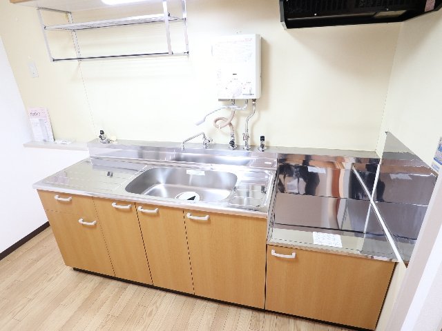 キッチン　コンパクトなキッチンで掃除もラクラク