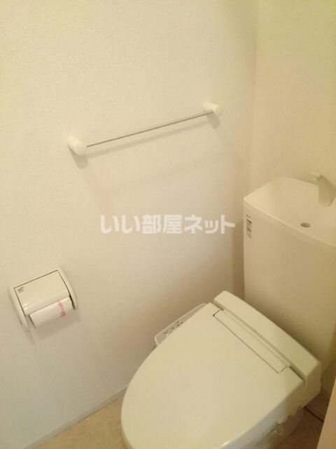 【レ・セーナ　メゾン　Ａのトイレ】