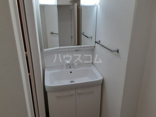 【足立区西綾瀬のマンションの洗面設備】