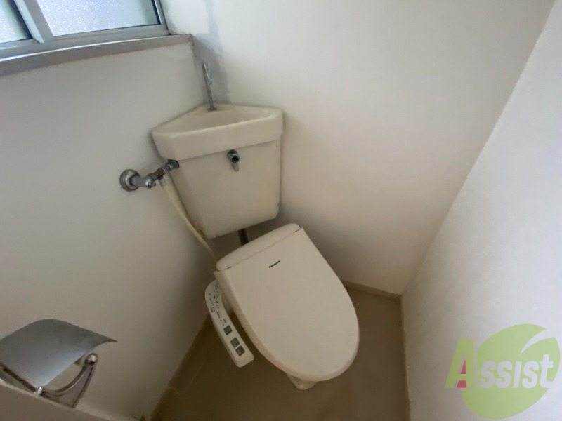 トイレ　嬉しいウォシュレット機能付きです。シャワートイレは便利ですね