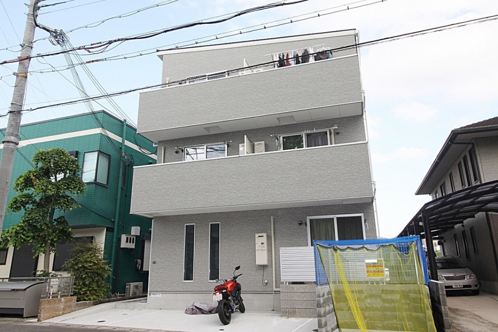 神戸市北区藤原台中町のアパートの建物外観
