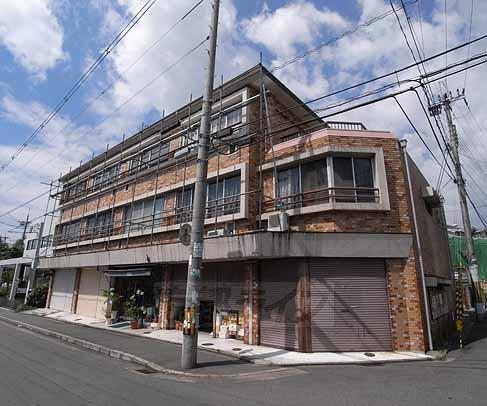 京都市北区紫野西泉堂町のマンションの建物外観