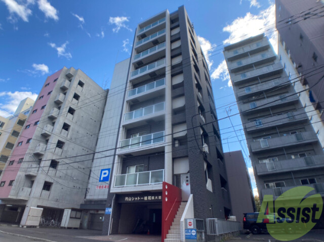 【円山シャトー桂和医大前の建物外観】