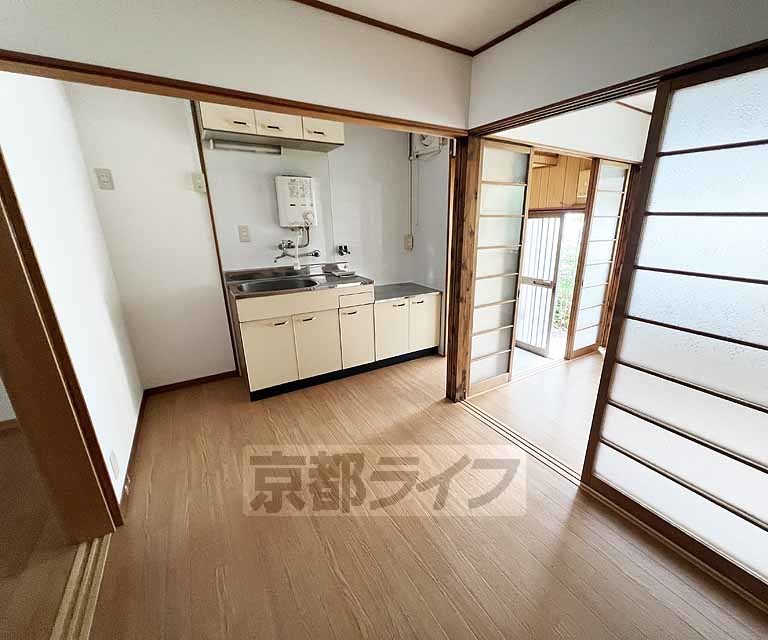 居室・リビング　落ち着いた雰囲気のお部屋です