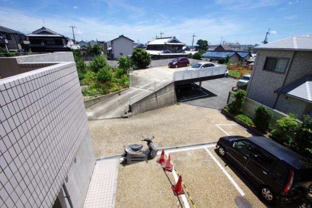 【アスグロー箕面の駐車場】