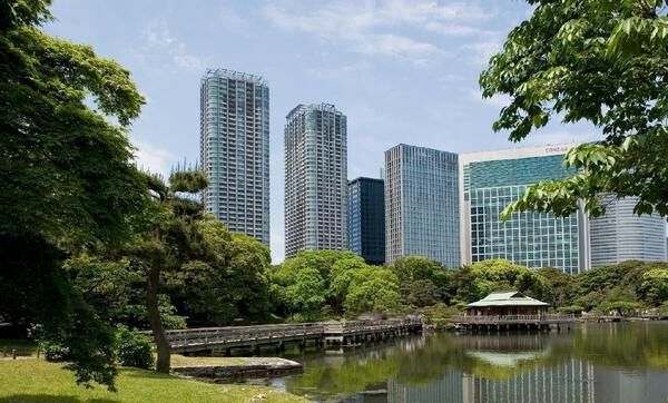 東京ツインパークスライトウィングの建物外観