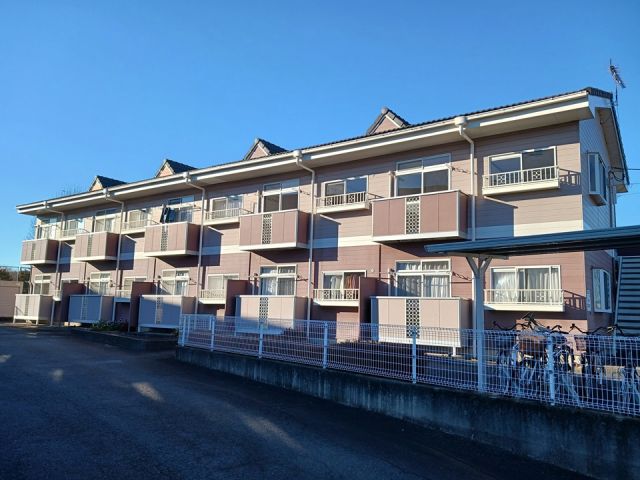 富岡市七日市のアパートの建物外観