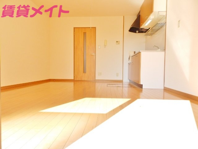 居室・リビング　同物件別室タイプ