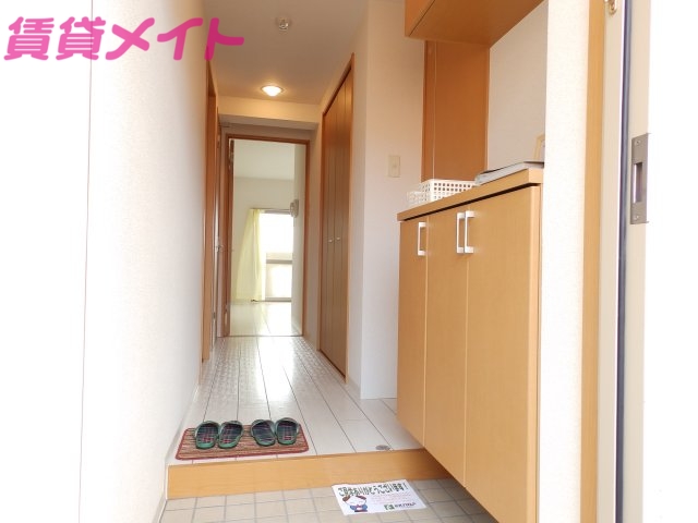 玄関　同物件別部屋参考写真です。