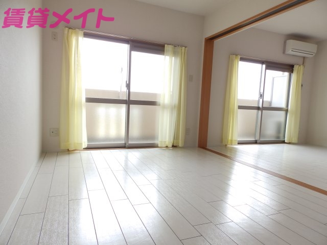 居室・リビング　同物件別部屋参考写真です。