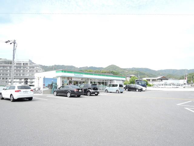 コンビニ　ファミリーマート高知インター店（コンビニ）まで157m
