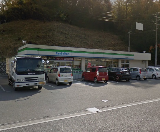 コンビニ　ファミリーマート（コンビニ）まで272m