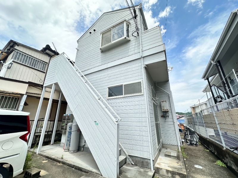 【福岡市東区香住ヶ丘のアパートの駐車場】