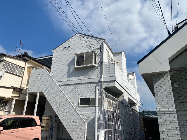 福岡市東区香住ヶ丘のアパートの建物外観