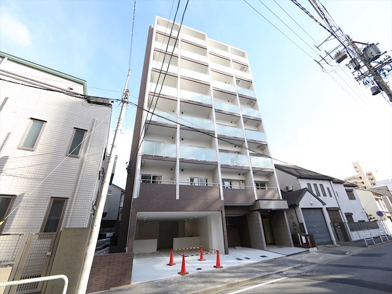 【名古屋市中区伊勢山のマンションの建物外観】