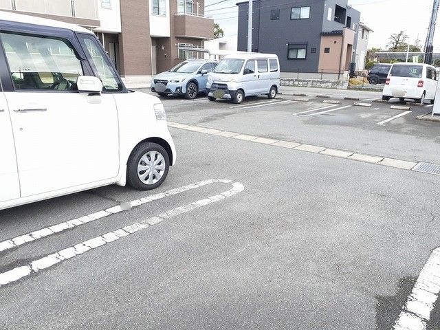 【メゾンアンソレイユの駐車場】