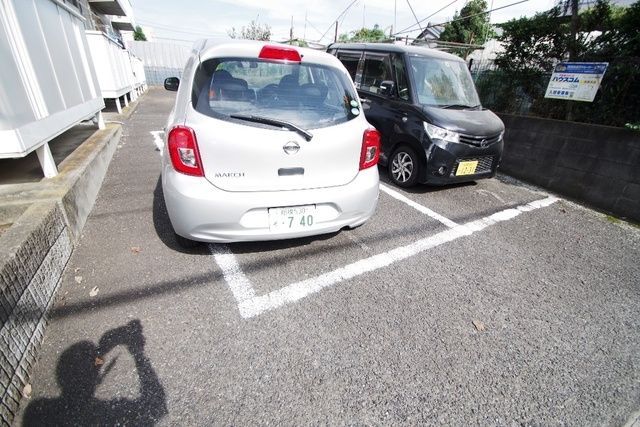 【厚木市関口のアパートの駐車場】