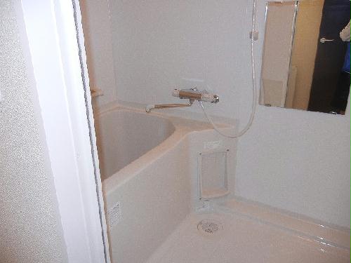 バス・シャワールーム　同タイプ物件写真です。追い焚き機能あり