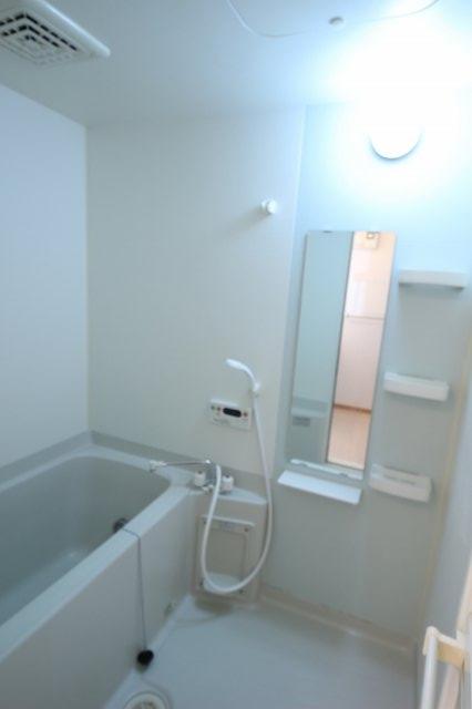 バス・シャワールーム　鏡が大きくて使いやすいです