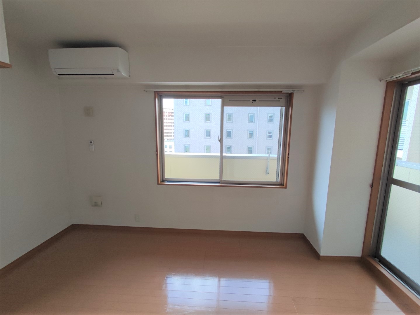 居室・リビング　他室参考写真　2面採光のお部屋です。