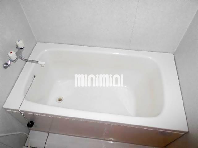 バス・シャワールーム　清潔感のある浴室です。