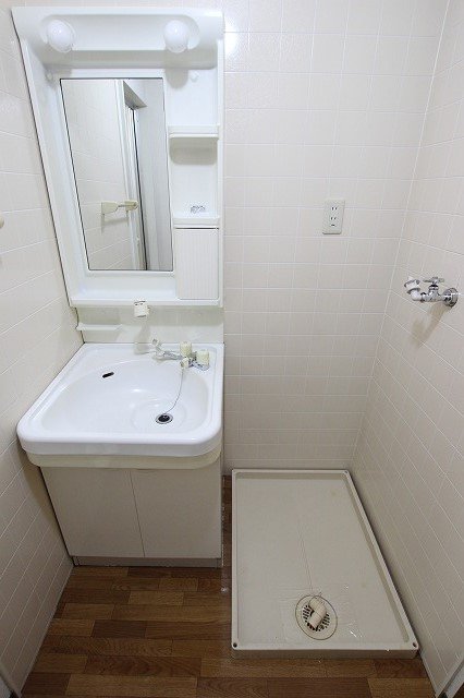 洗面設備　写真は別号室のものです。