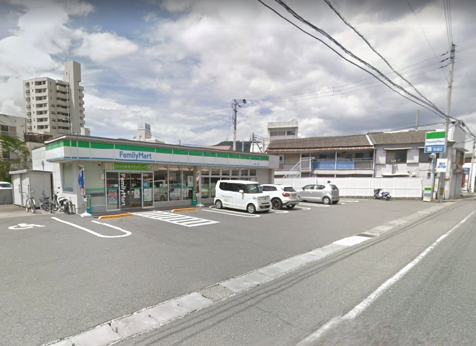 コンビニ　ファミリーマート昭和町三丁目店（コンビニ）まで364m