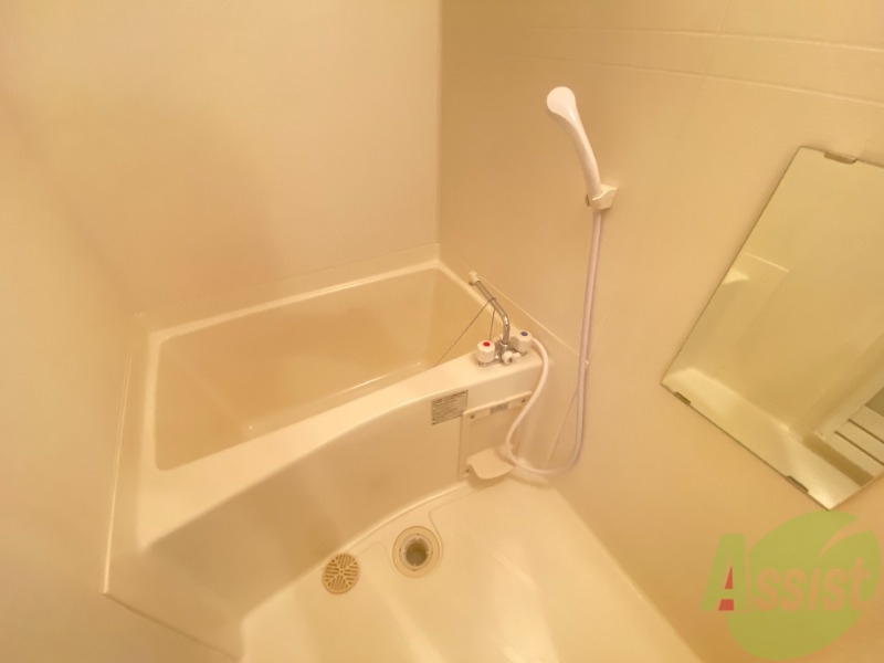 バス・シャワールーム　浴室はこちらになります。日々の疲れを癒してください。