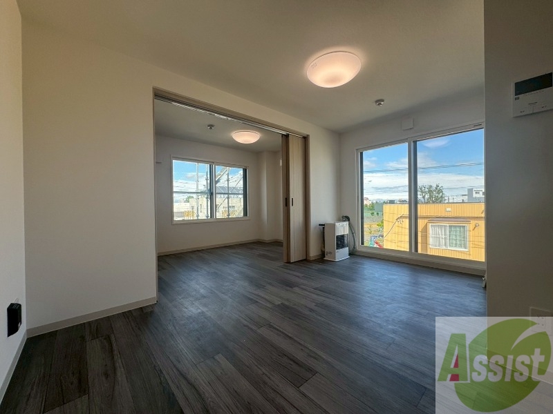 居室・リビング　広くてキレイなお部屋が広がっていて、充実した生活が送れそう。