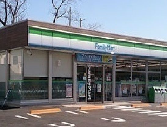 コンビニ　ファミリーマート（コンビニ）まで500m