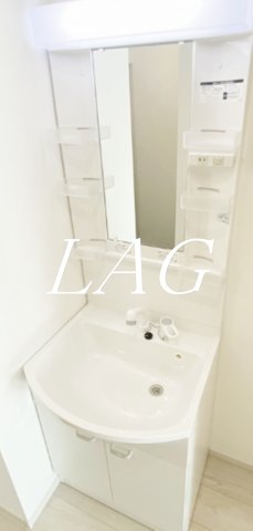 洗面設備　独立洗面台です。（同仕様設備です）