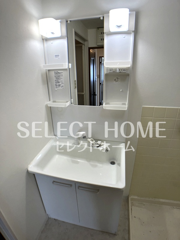 洗面設備　朝の支度にも助かる、独立の洗髪洗面化粧台