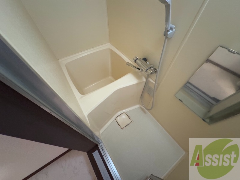 バス・シャワールーム　ユニットバスです。疲れを癒すのに欠かせませんね！