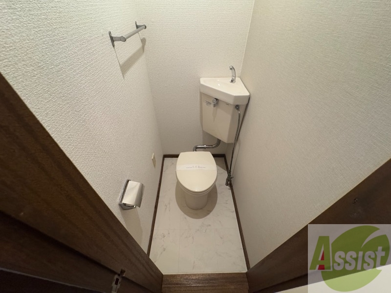 トイレ　こちらはトイレです。清潔感があり、安心して使用できます。