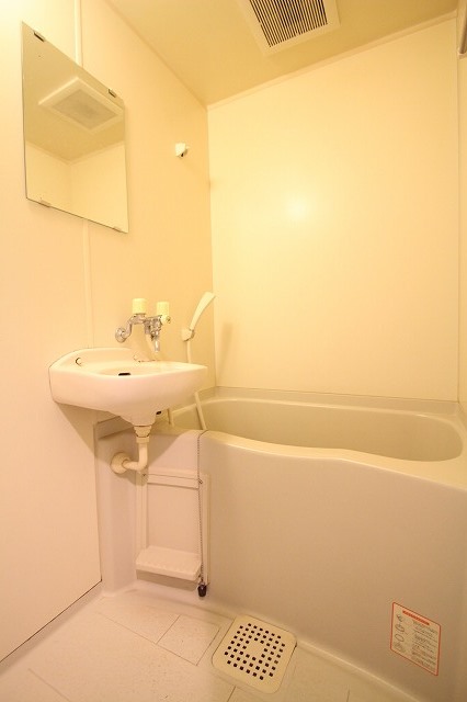 バス・シャワールーム　同物件別室です。