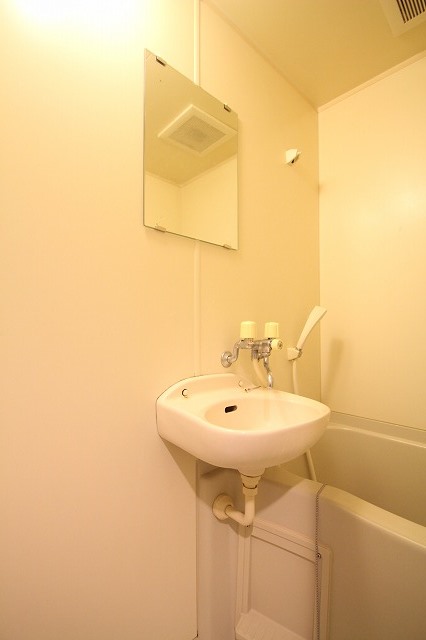 洗面設備　同物件別室です。