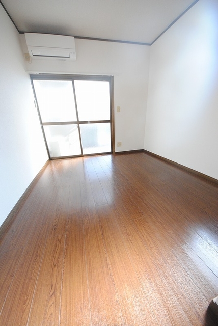 居室・リビング　写真は２０１号室