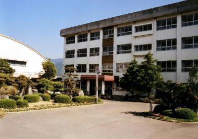 中学校　西条市立西条東中学校（中学校）まで2530m