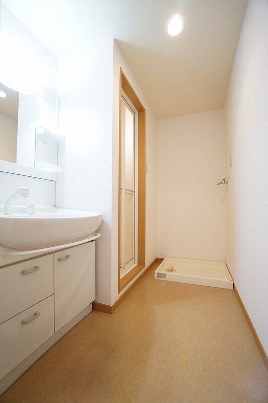 洗面設備　コンパクトで使いやすい洗面所