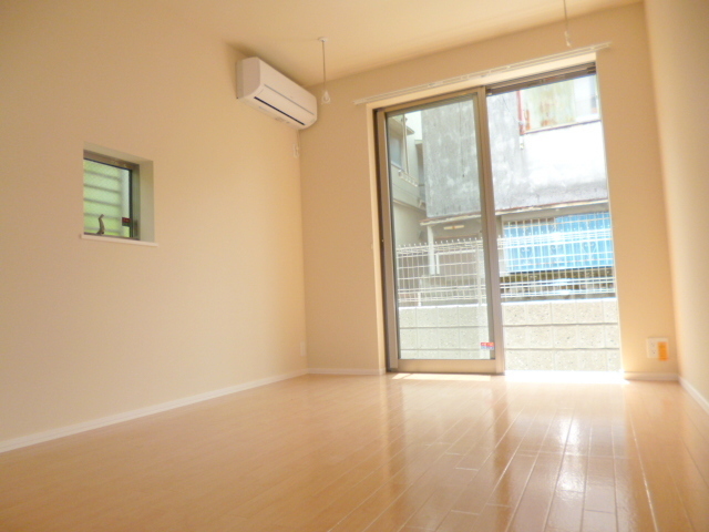 居室・リビング　★キレイなフローリング調のお部屋です★