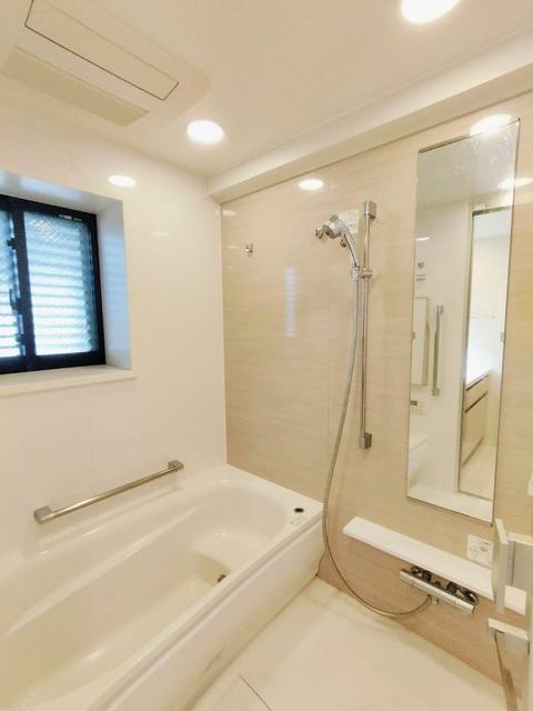 バス・シャワールーム　１４１８サイズ　窓　追焚機能　浴室乾燥機