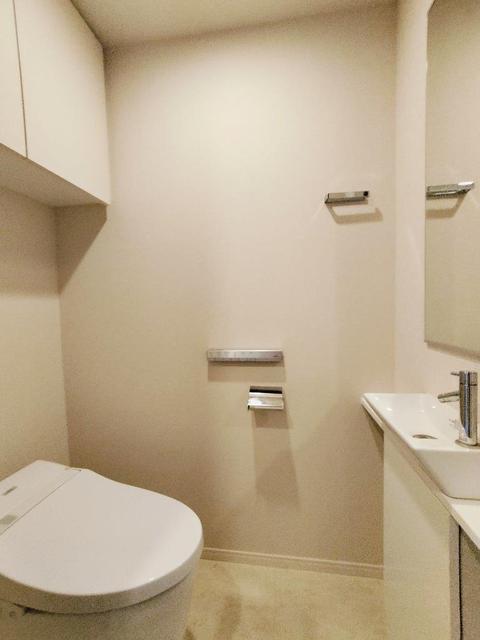 トイレ　タンクレストイレ　手洗器付き