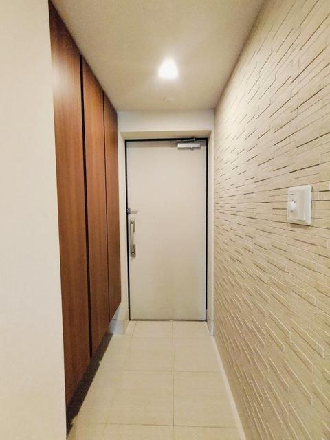 玄関　壁にエコカラット