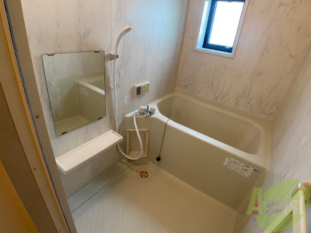 バス・シャワールーム　追い炊き機能が付いております。いつでも温かいお風呂に入れる