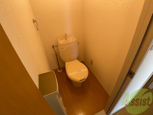 トイレ　シンプルなトイレです。問題なくお使いいただけます。