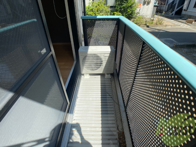 バルコニー　幅があり広めの印象でした。のびのびと作業が出来そうです。