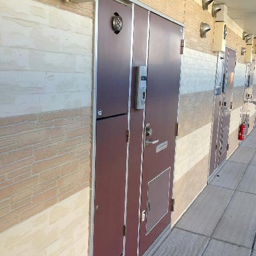 玄関　宅配ボックス付き！