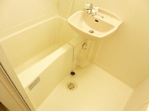 バス・シャワールーム　浴室換気乾燥機付きです♪